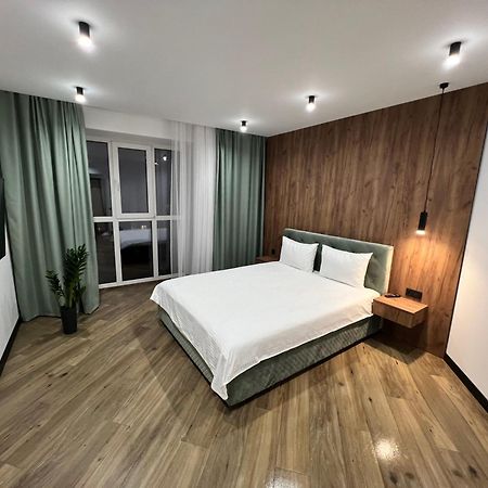 Люкс Апартаменти Район Автовокзалу В Жкарена Та Жк Great House Поблизу Обласноі Лікарні Rivne Eksteriør billede