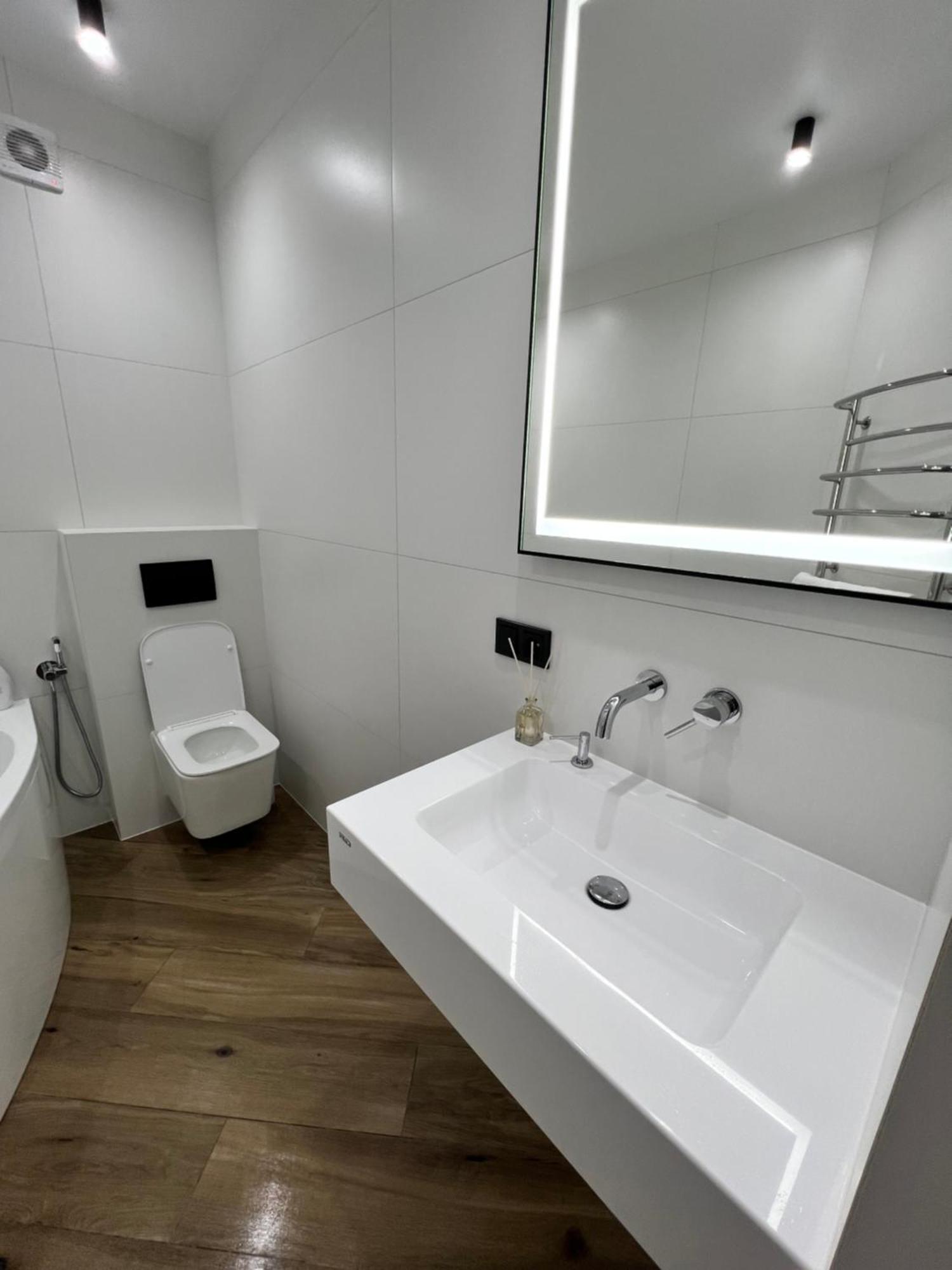 Люкс Апартаменти Район Автовокзалу В Жкарена Та Жк Great House Поблизу Обласноі Лікарні Rivne Eksteriør billede
